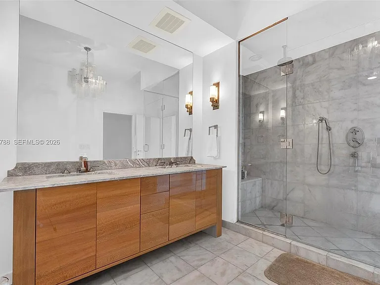 50 S Pointe Dr #2102 — Photo 34