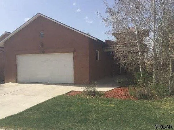 647 Cowboy Way photo 1