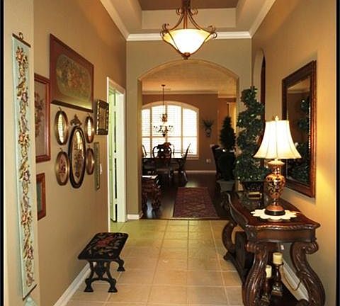 LOOKING DOWN THE ENTRY COMING INTO THE FAMILY ROOM.