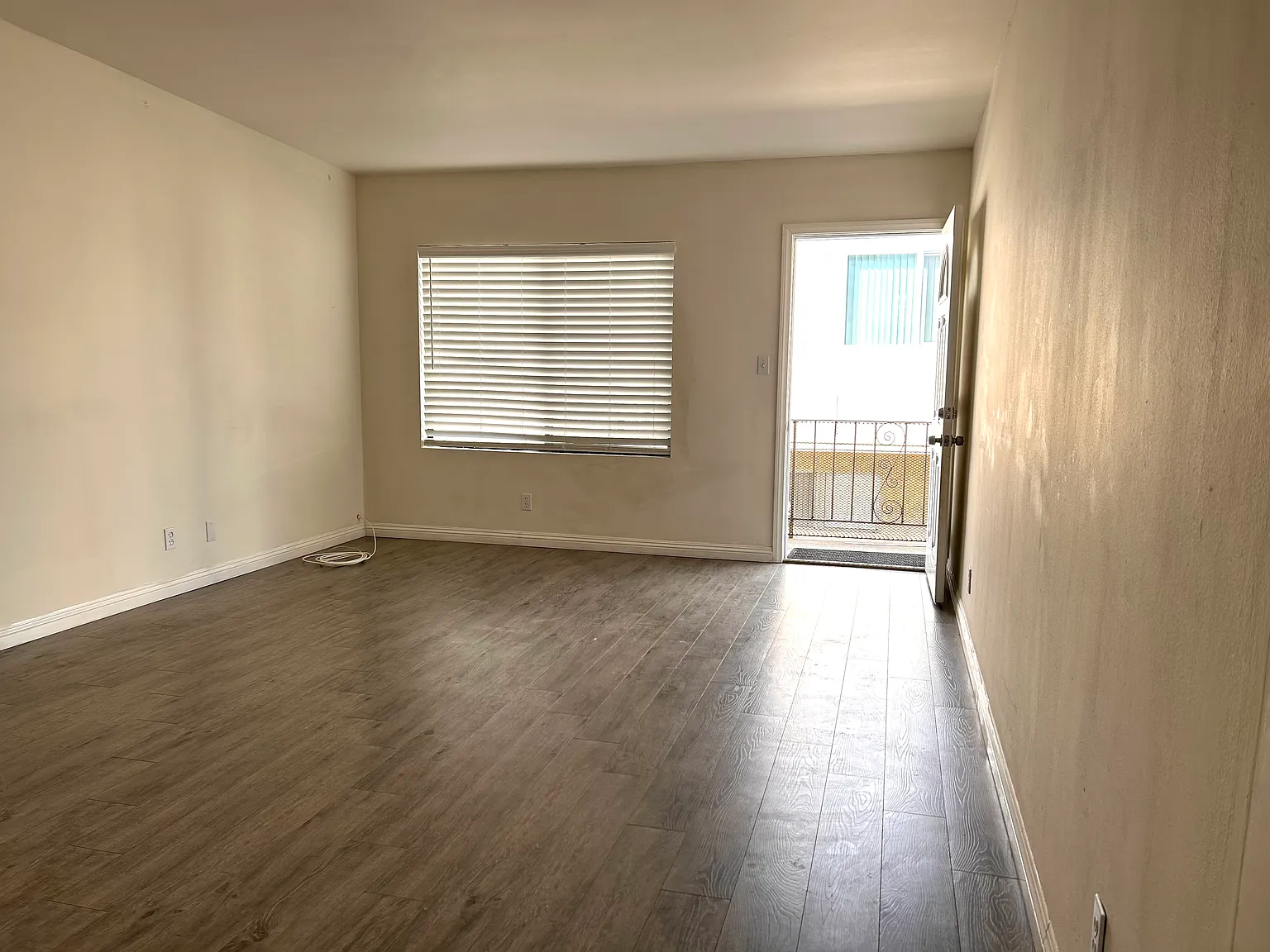 2 bed, 750 sqft, $2,300 — Photo 3