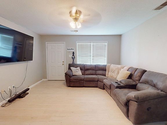 5th image of 70 Joshua Cir