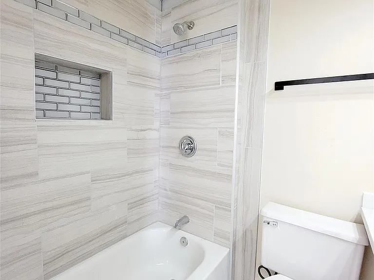 305 Paddock St #7 — Photo 13