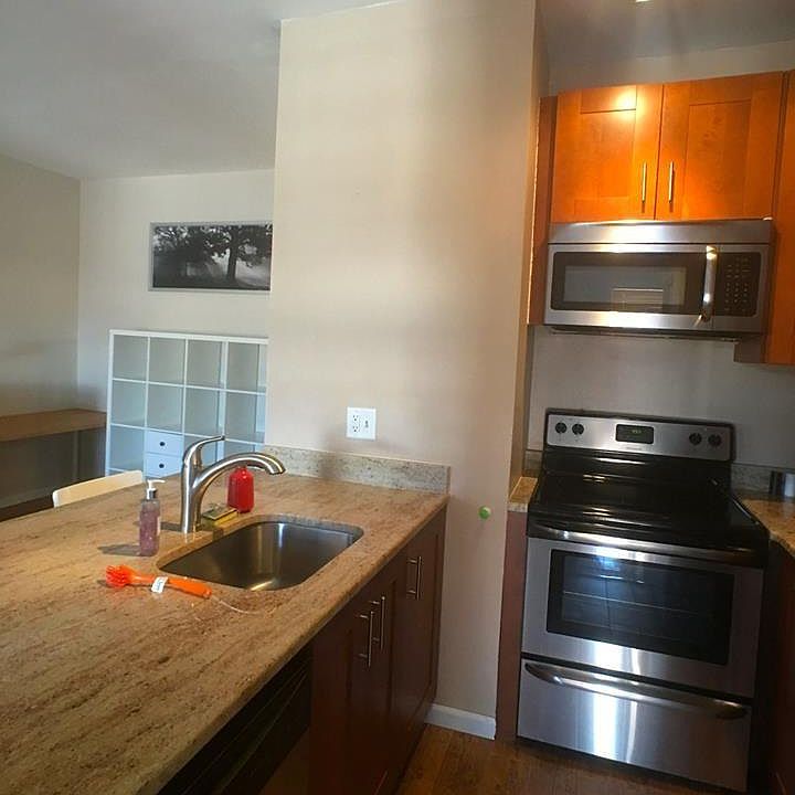 Full kitchen