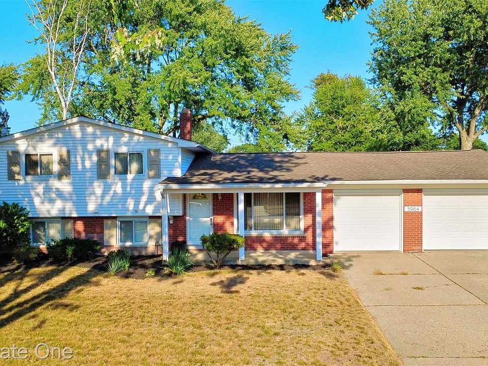 1st image of 5964 Strathdon Way