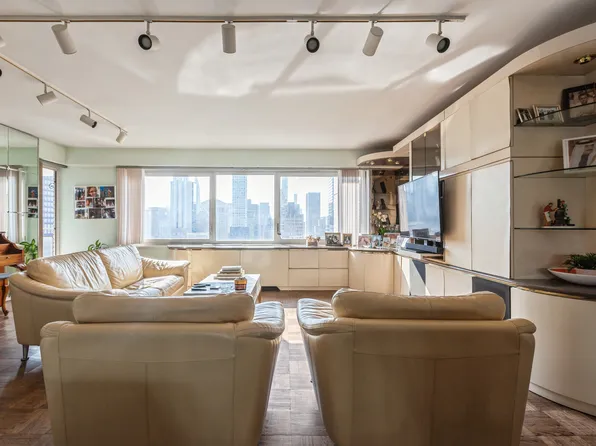303 East 57th Street image 1 of 7