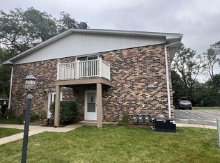 1901 Rosewood Ct APT 1A, Darien, IL 60561