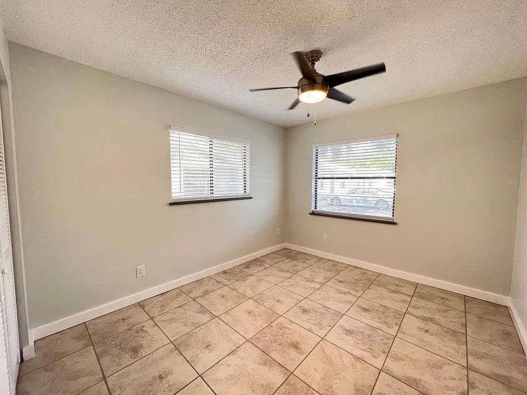 Lakeside Cove Apartments — Photo 7