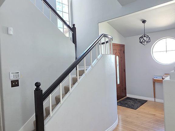 3rd image of 25352 Fitzgerald Ave