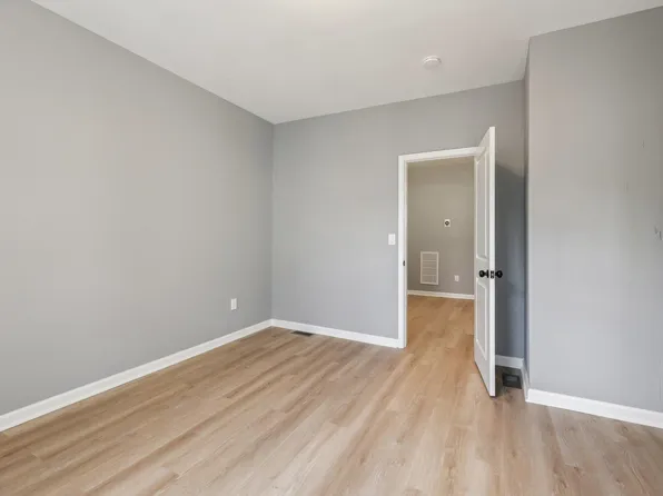 196 Clendenny Avenue image 12 of 26