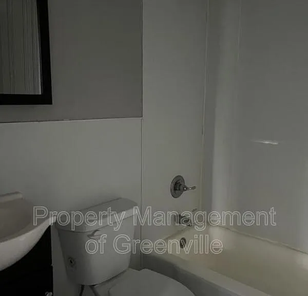 326 Loop St #G — Photo 3