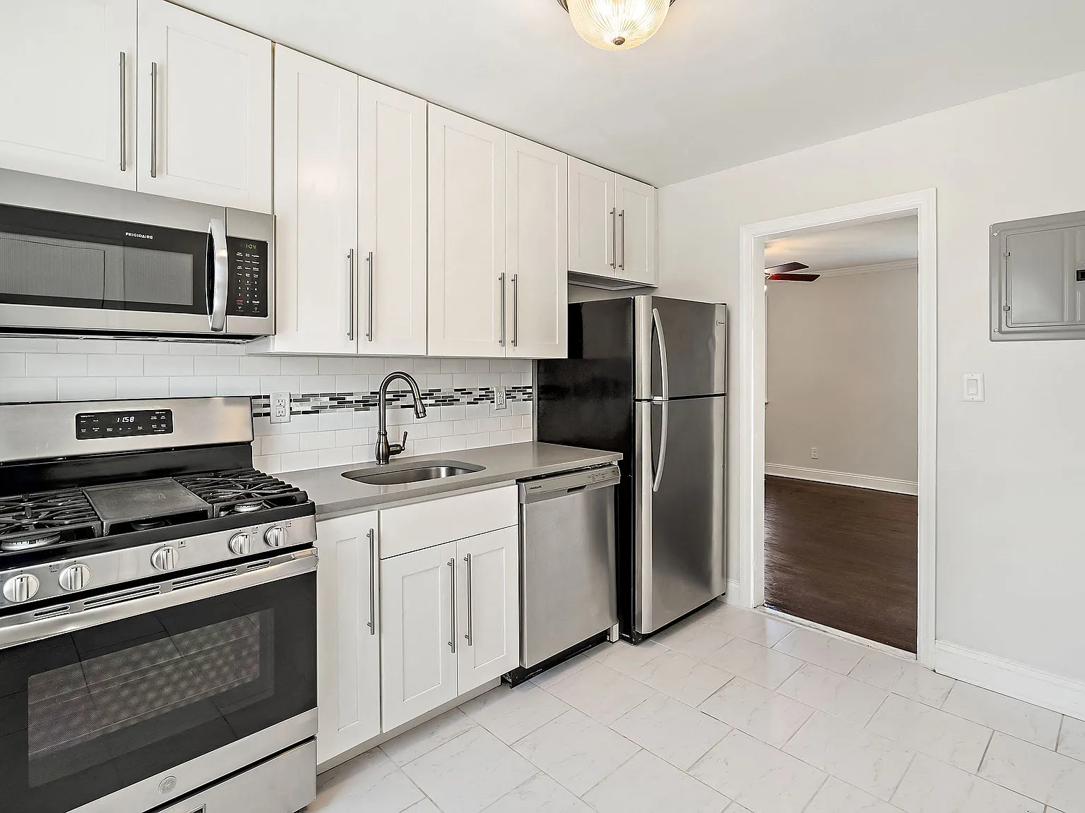 Mary Ann Apartments — Photo 2