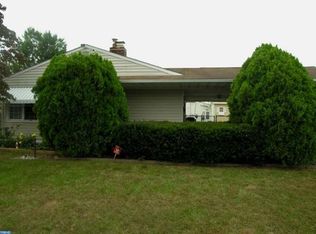 27 Freedom Ln, Levittown, PA