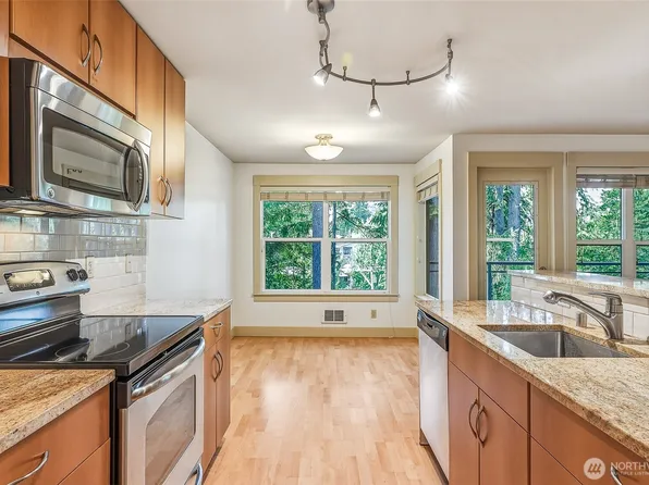 22910 90th Avenue W #E304, Edmonds, WA 98026