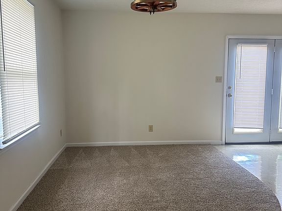 4th image of 1111 S Park Ave