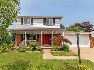 40482 Pinetree Dr, Plymouth, MI 48170