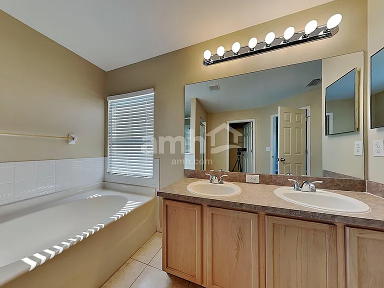 12613 Longcrest Dr — Photo 10
