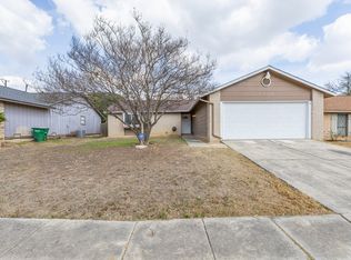 5718 Champions Hill Dr, San Antonio, TX 78233