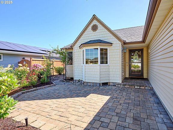 3rd image of 2038 Camellia Way