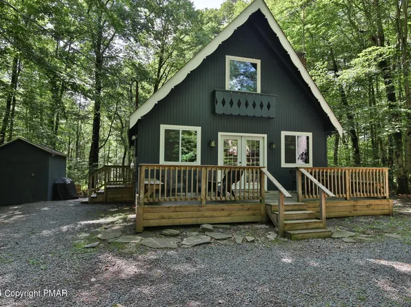 112 Marthas Ln, Pocono Lake, PA 18347
