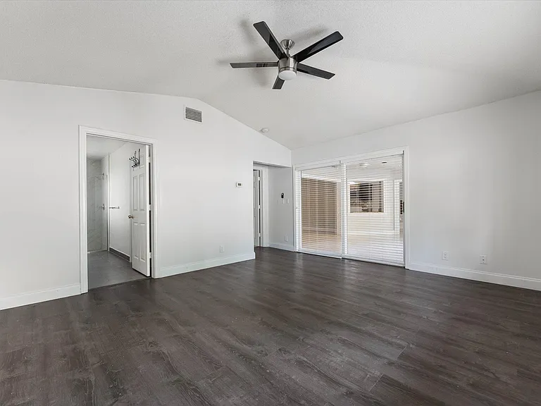 1598 SW 5th Ave — Photo 16