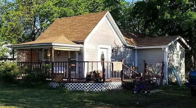 2 bed, 700 sqft, $1,000 — Photo 2