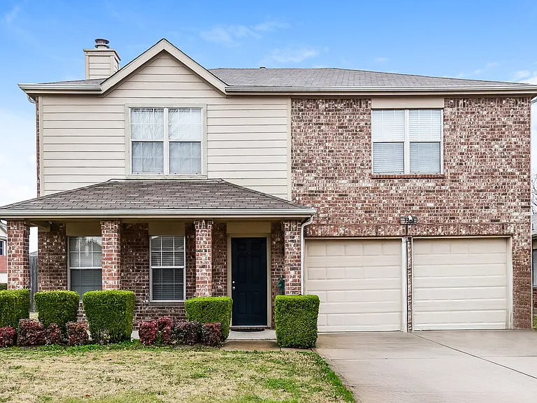 3304 Creekwood Dr — Photo 1