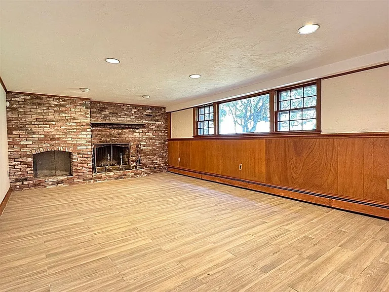 43 Sherburn Cir — Photo 31