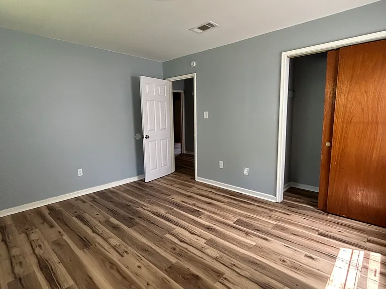 Reed Ave — Photo 11