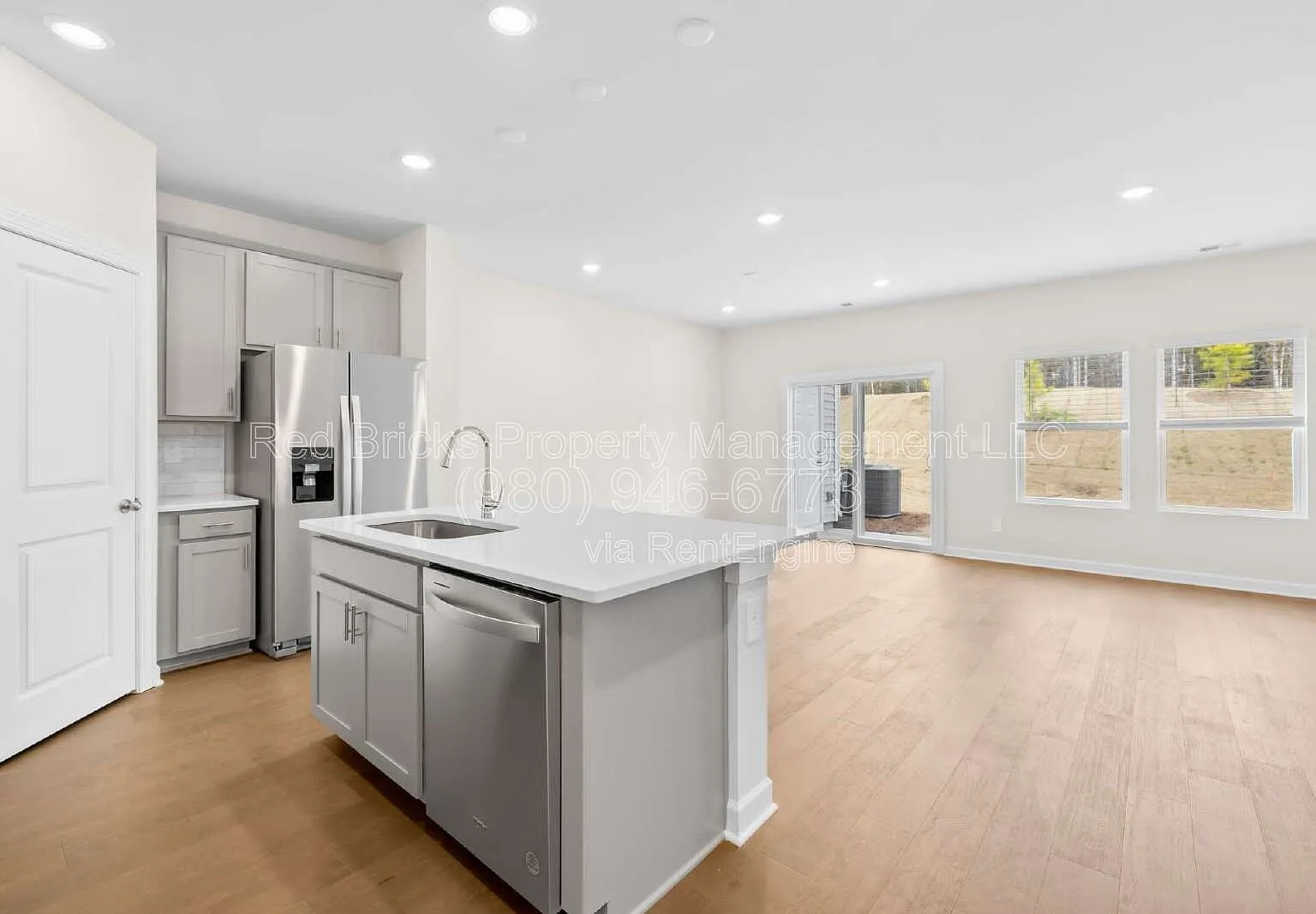 3 bed, 2.5 bath, 1601 sqft, $1,995 — Photo 3