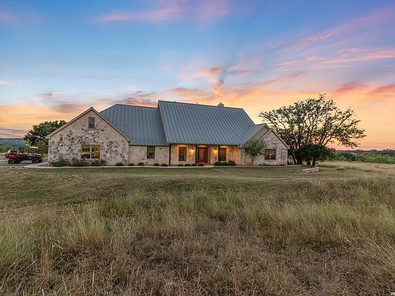 2nd image of 647 Funf Kinder Rd