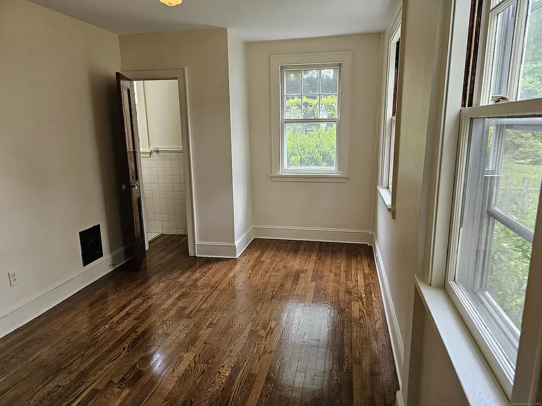 17 Pleasant St — Photo 4