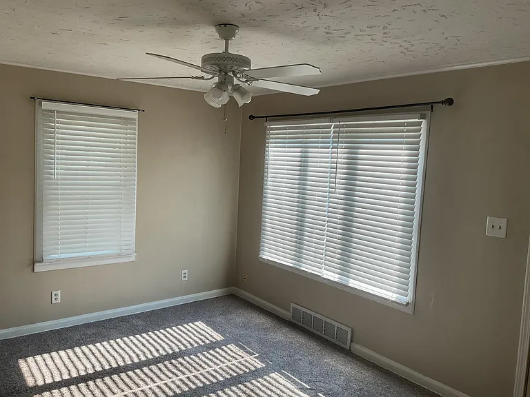 1665 N C St — Photo 3