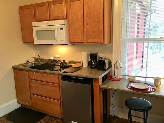 2nd image of 27 N Winooski Ave #3