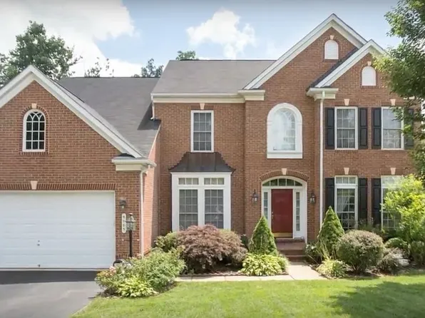 5085 Twinbrook Run Dr, Fairfax, VA 22032