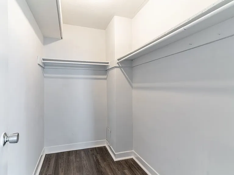 1050 Markham Rd — Photo 12