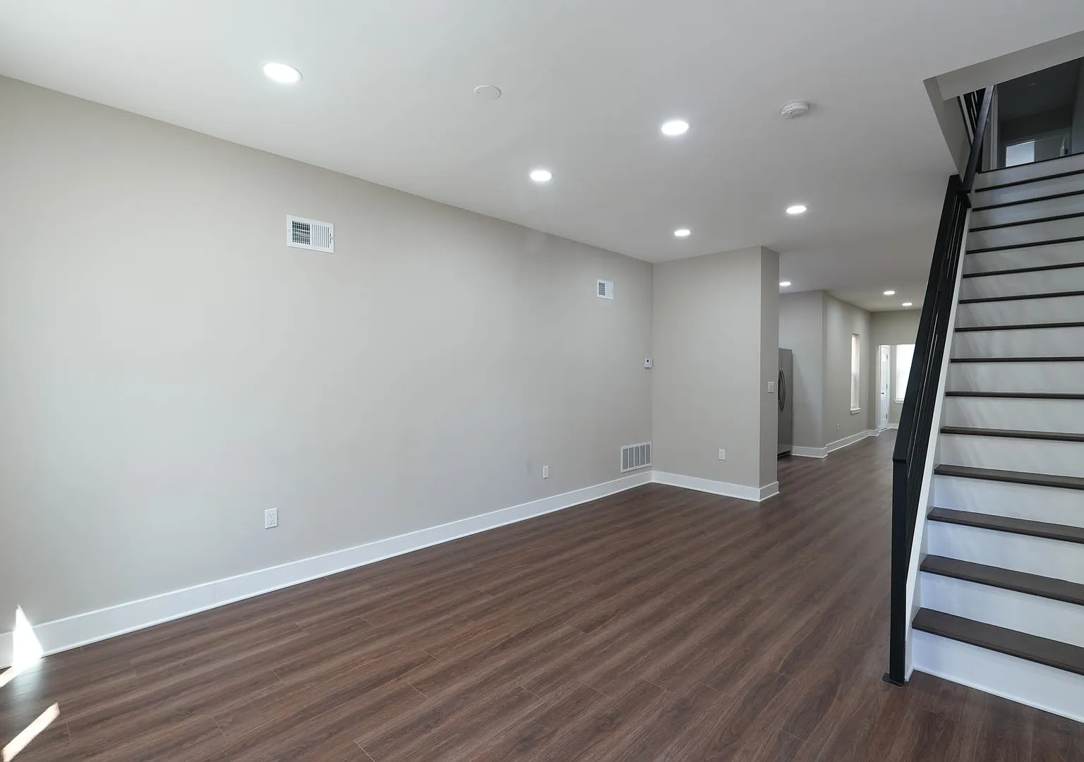 Renovated 3 Bedroom, 1.5 Bath Home in Newbold Central Air, In-Unit Laundry, Private Yard — Photo 3