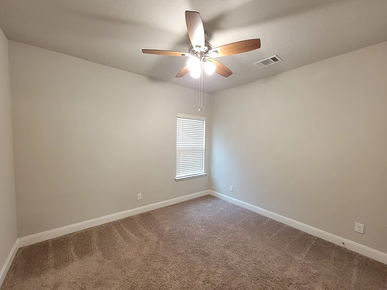 8915 Monument Parke — Photo 9