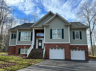 221 Barnstaple Dr, Daniels, WV 25832