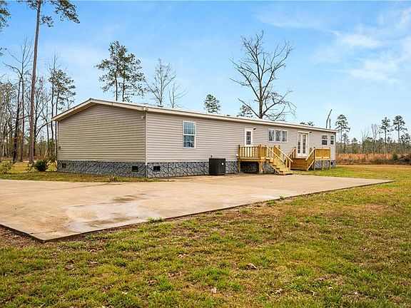 3rd image of 1462 Evangeline Rd