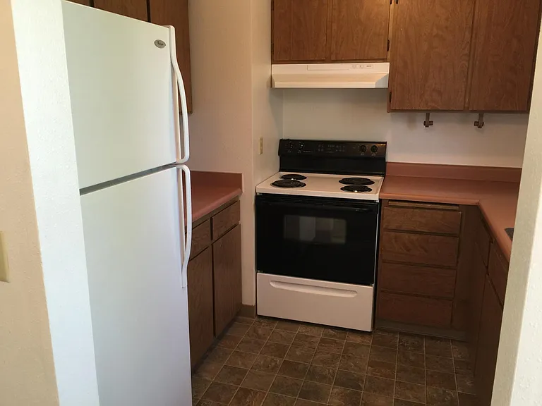 921 SE Klemgard St #F6 — Photo 4