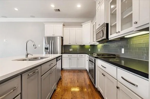 805 W 23rd St #B — Photo 9