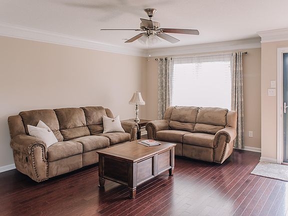 4th image of 2615 Piper Grove Ln