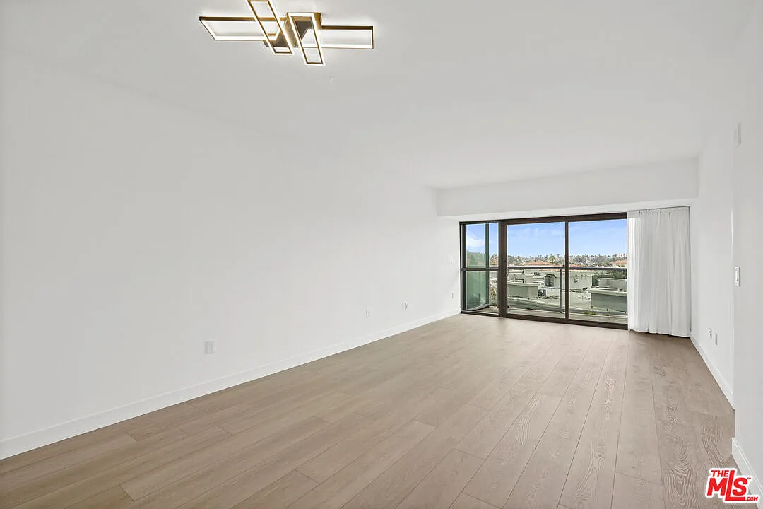 1 bed, 1.5 bath, 997 sqft, $4,450 — Photo 3