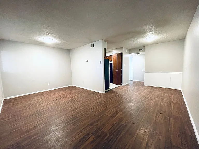 Courtyards West Updated Living in Central Lubbock — Photo 2