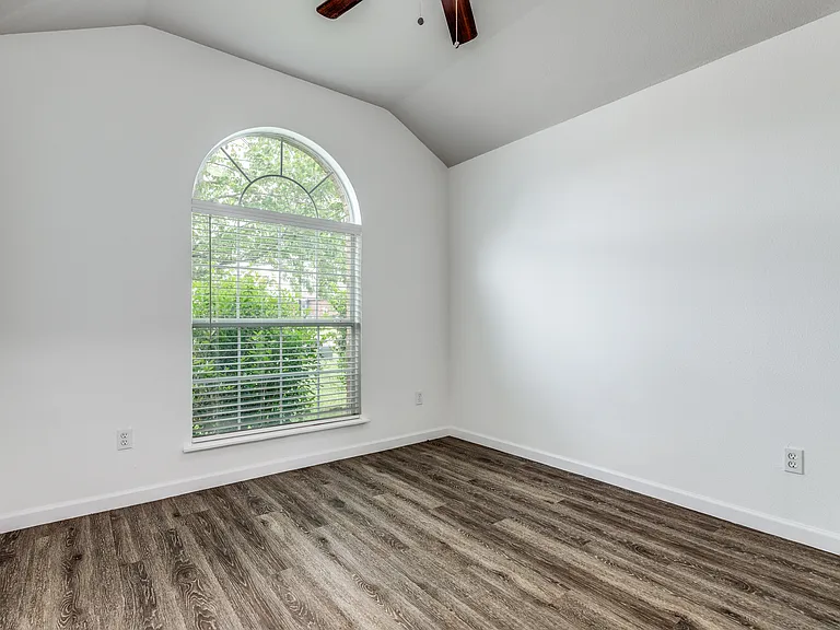 311 Charleston Dr — Photo 17