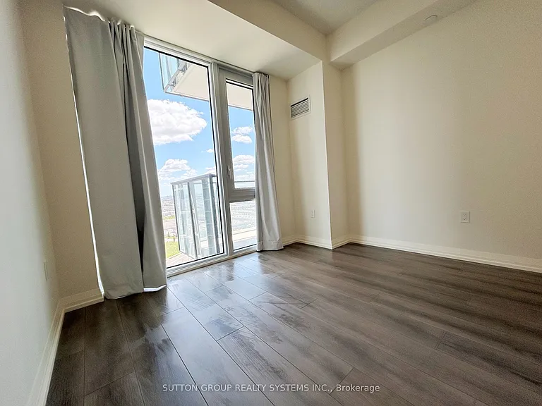 27 Korda Gate #1904 — Photo 10