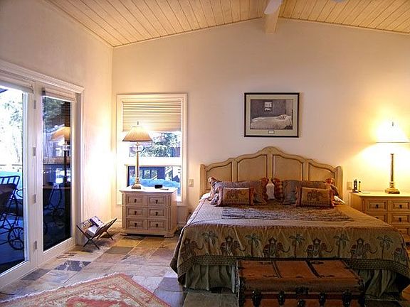 Luscious Master with a view to the pines