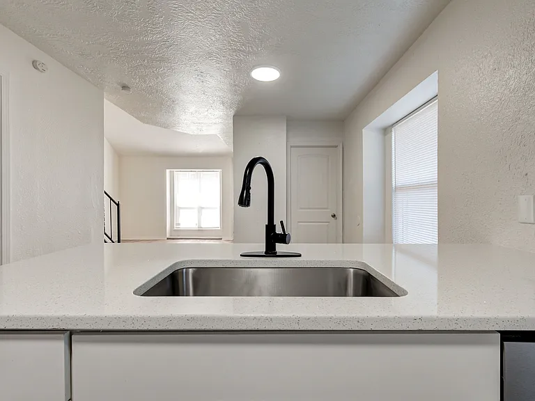727 Vicksburg Ave — Photo 22