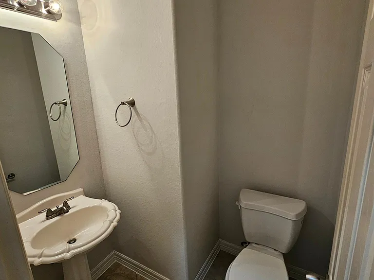 547 Birdsong Dr — Photo 11