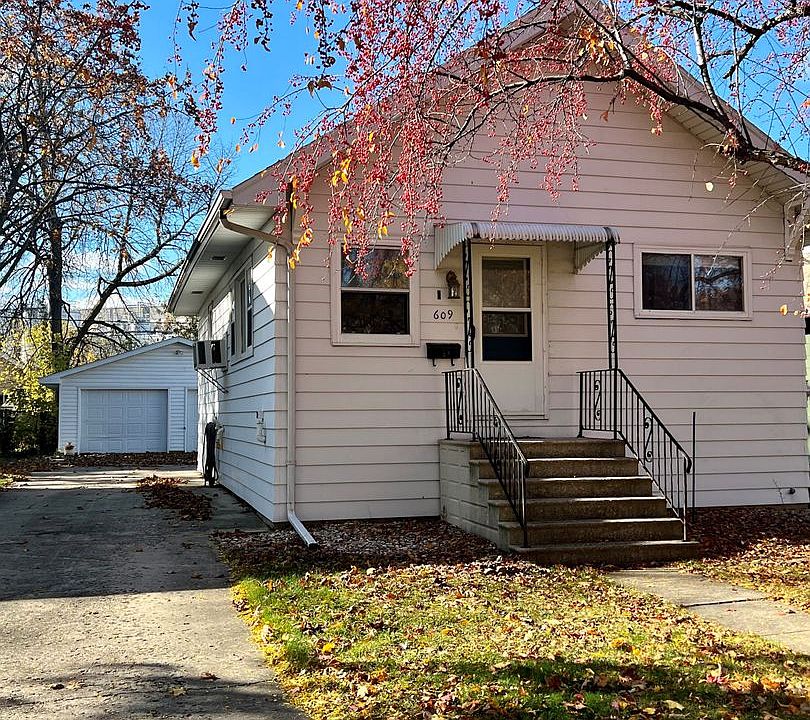 1st image of 609 Maple St